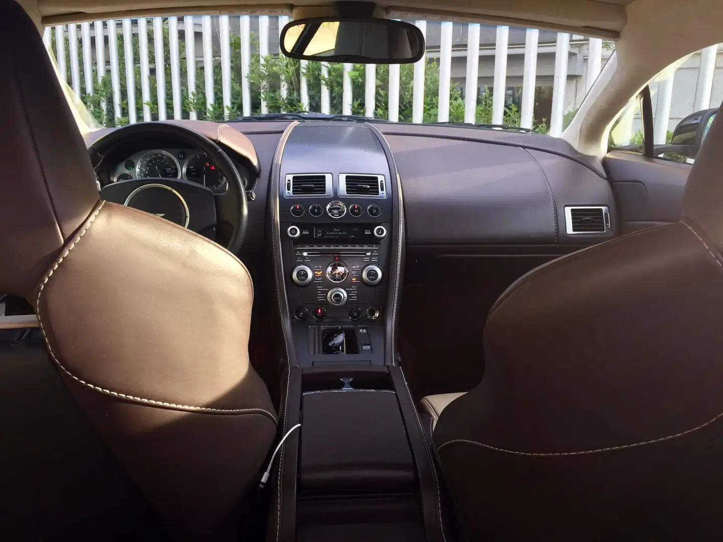 Aston Martin Vantage Negro - 2