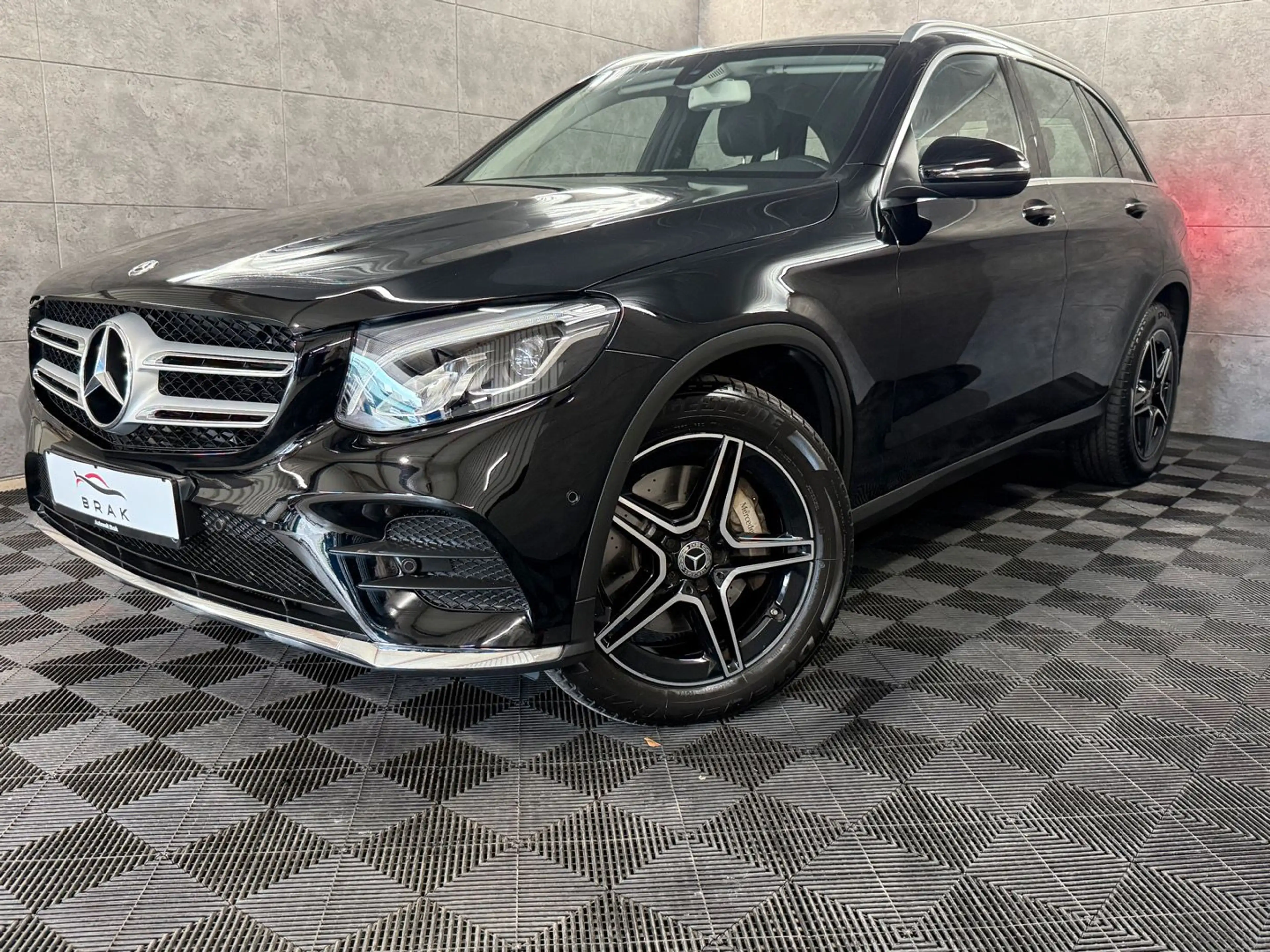 Mercedes-Benz GLC 250 AMG Line 4M AUT*LED*NAVI*AHK*TEMPO*PDC