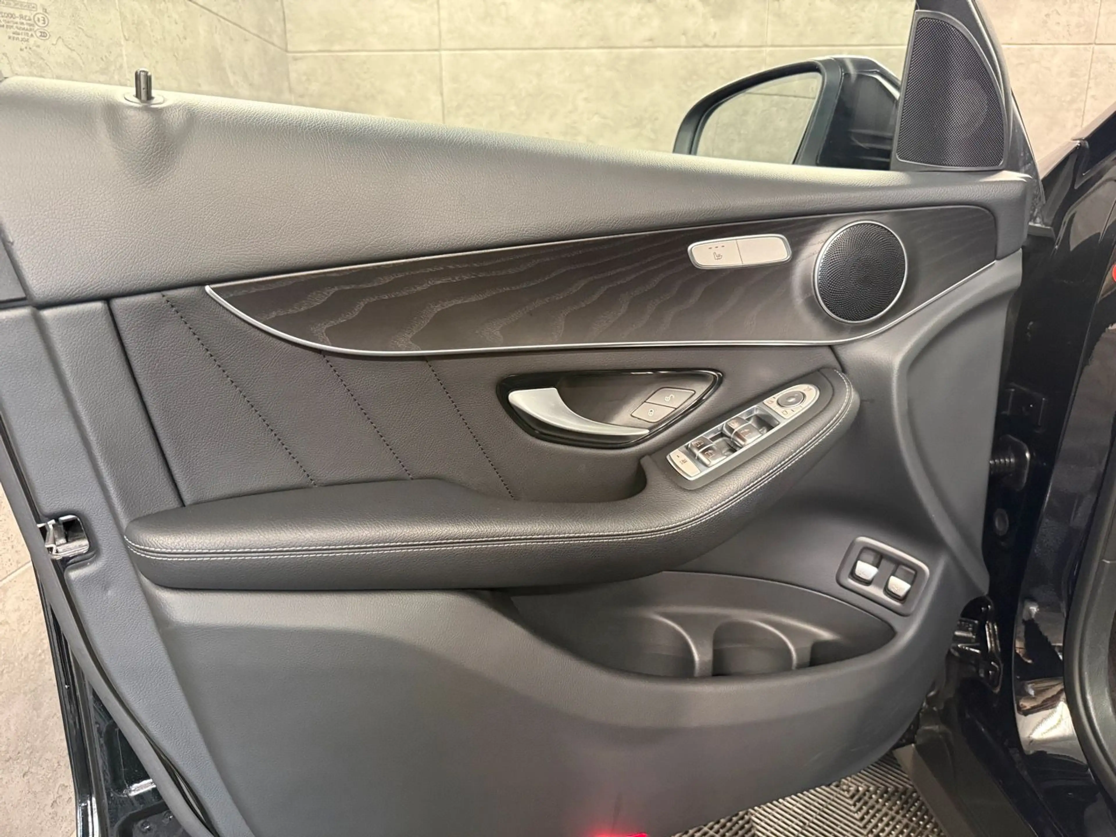 Mercedes-Benz GLC 250 AMG Line 4M AUT*LED*NAVI*AHK*TEMPO*PDC — photo 10