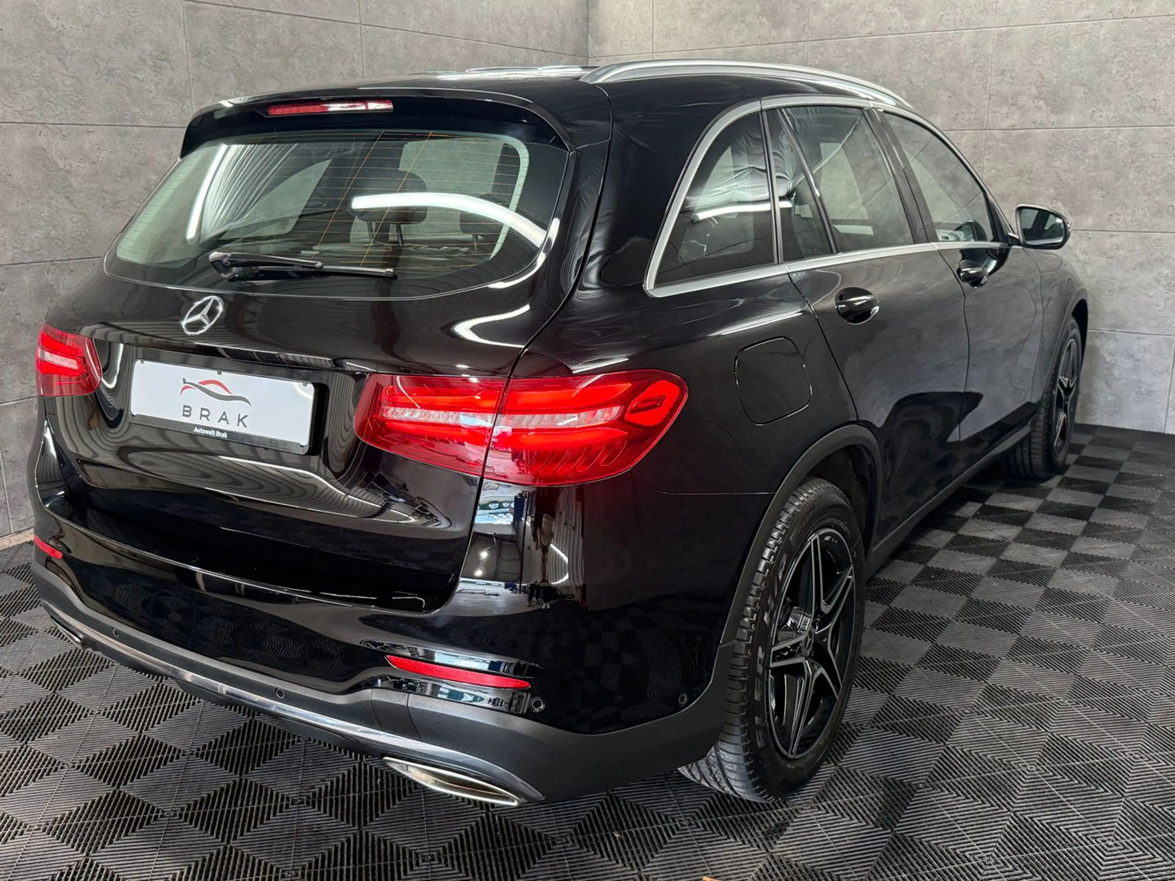 Mercedes-Benz GLC 250 AMG Line 4M AUT*LED*NAVI*AHK*TEMPO*PDC — photo 3