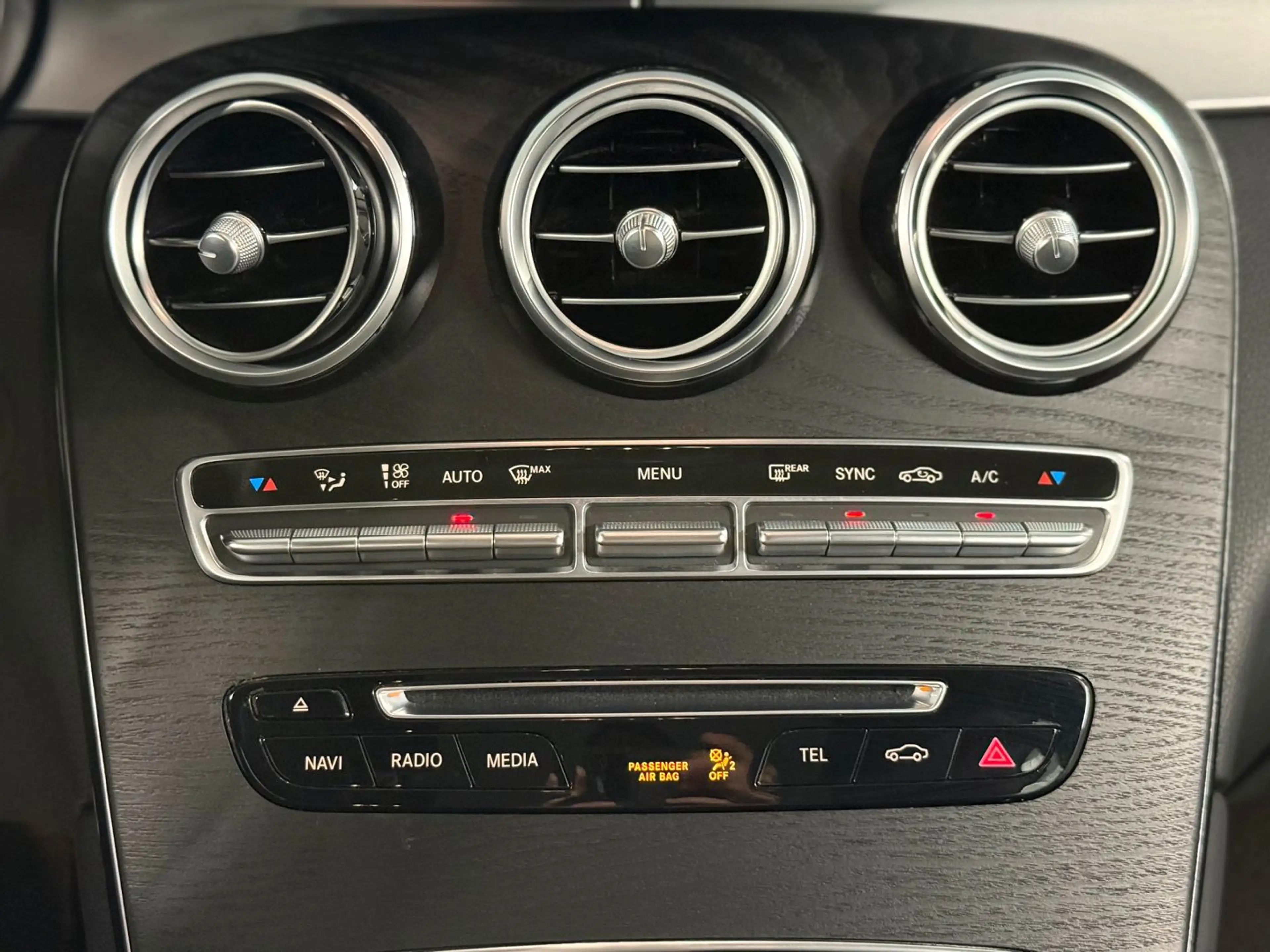 Mercedes-Benz GLC 250 AMG Line 4M AUT*LED*NAVI*AHK*TEMPO*PDC — photo 12