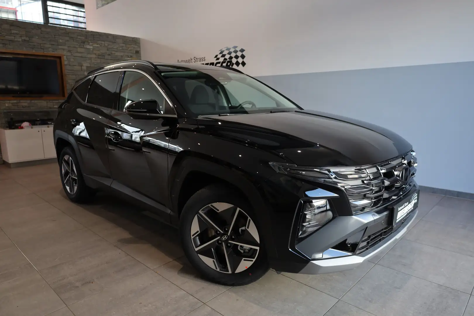 Hyundai TUCSON NX4 GO Plus 1,6 T-GDi 2WD 48V Schwarz - 1