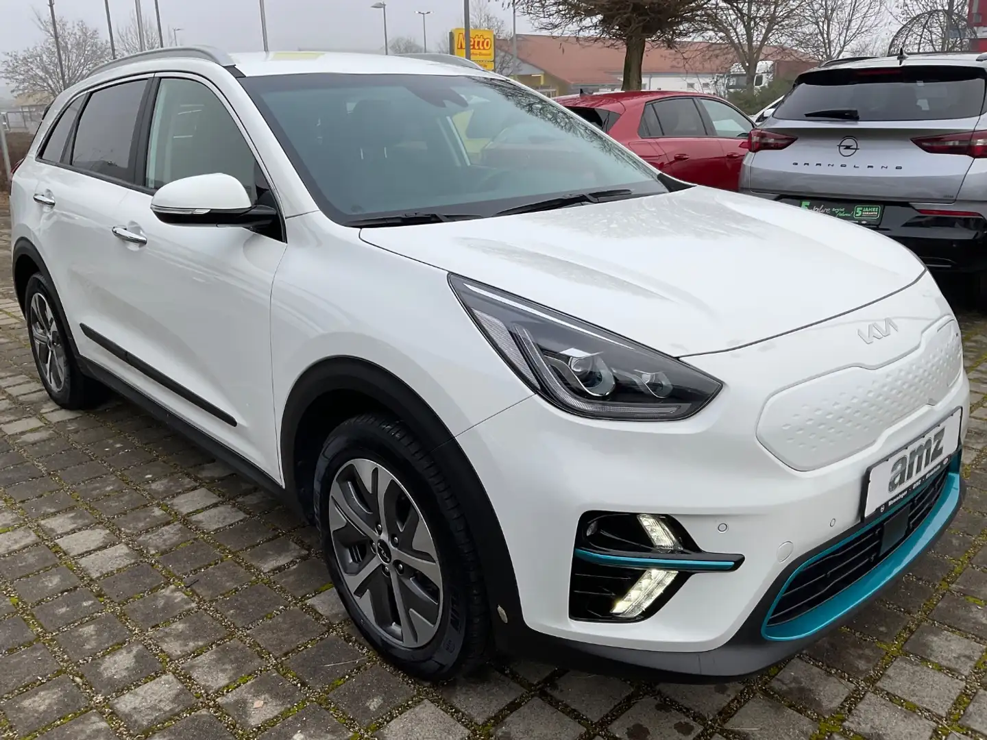 Kia Niro e- 64kWh Spirit ACC+11KWOBC+Navi+KeyLess Weiß - 2