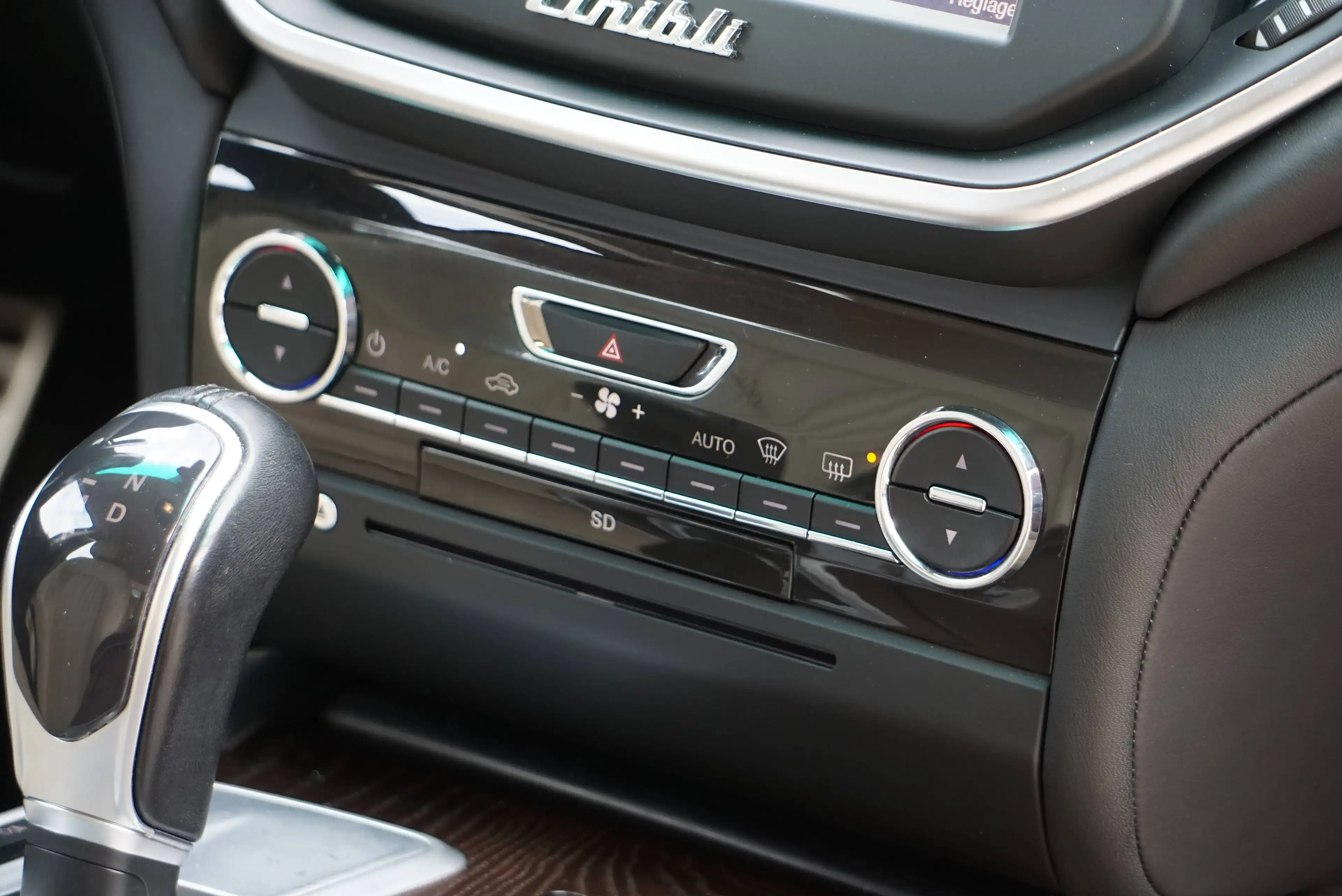 Maserati Ghibli 3.0 D BOITE AUTO NAVI CAMERA BI-XENON CLIM PDC — photo 13