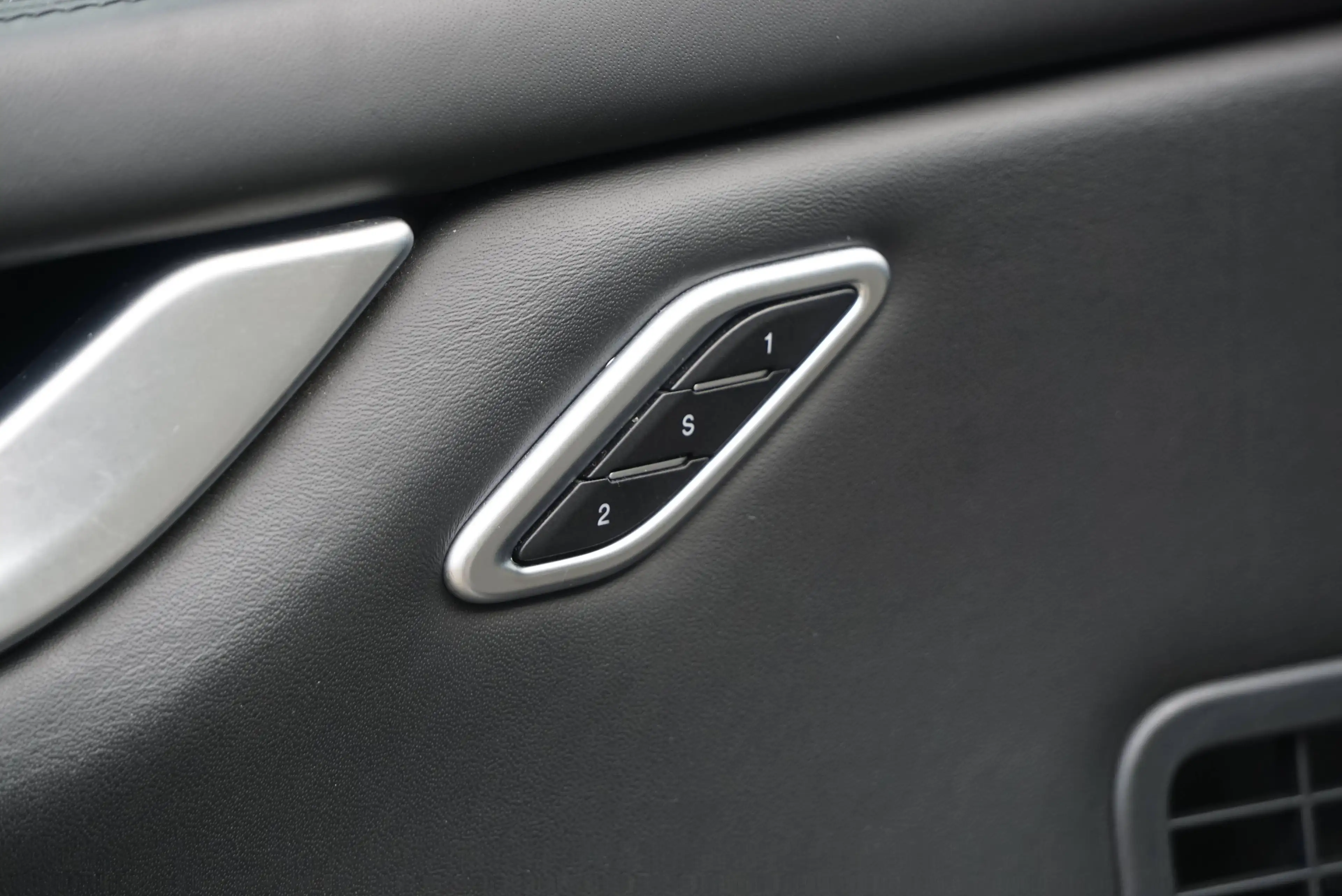 Maserati Ghibli 3.0 D BOITE AUTO NAVI CAMERA BI-XENON CLIM PDC — photo 9