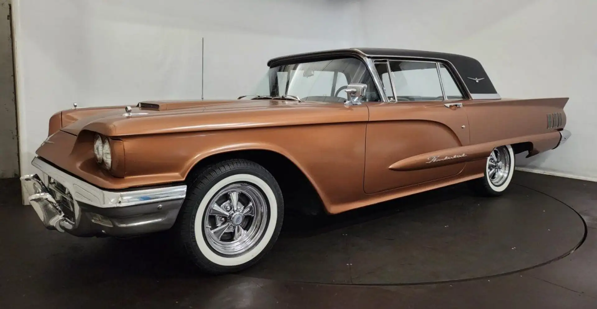 Ford Thunderbird - 2