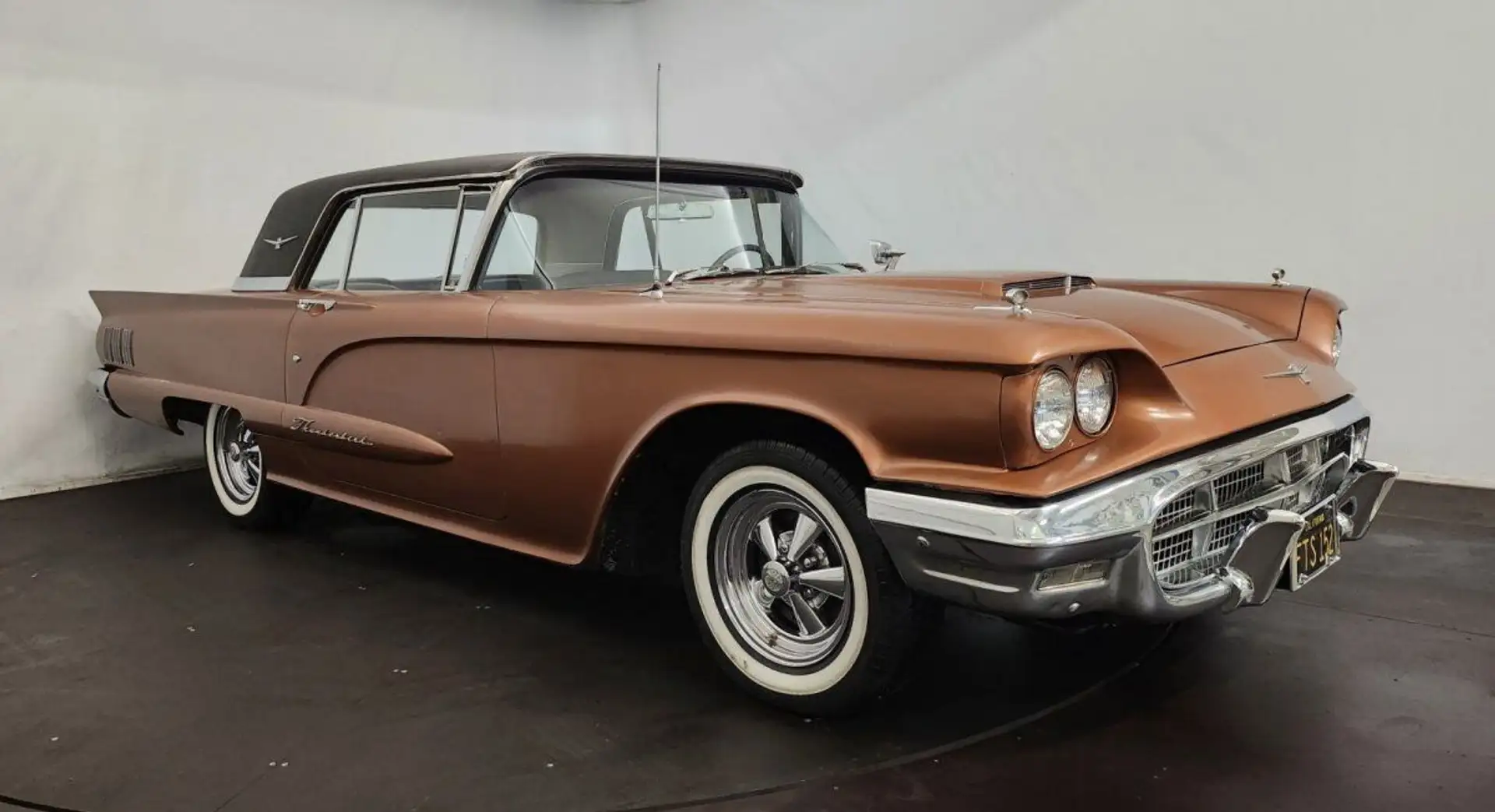 Ford Thunderbird - 1