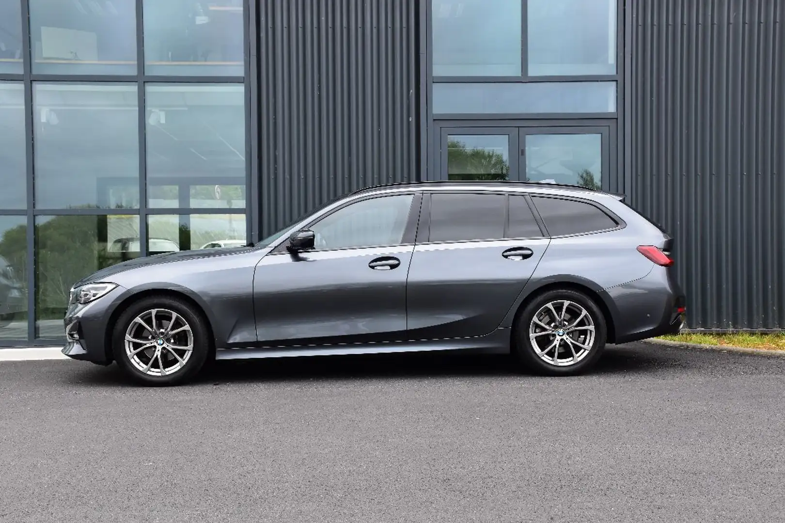 BMW 318 Touring (G21) 318D 150 EDITION SPORT BVA8 Gris - 2