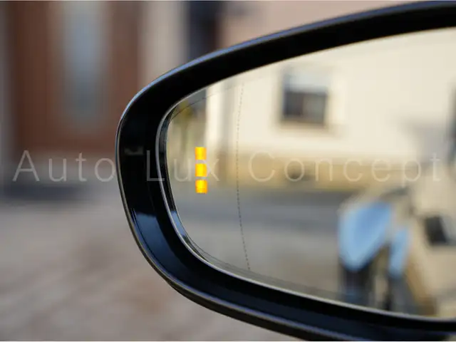 Porsche 911 view 13