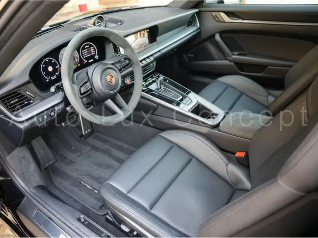 Porsche 911 view 5