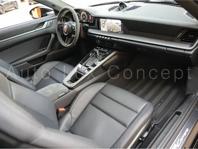 Porsche 911 view 6