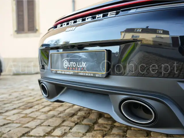 Porsche 911 view 10