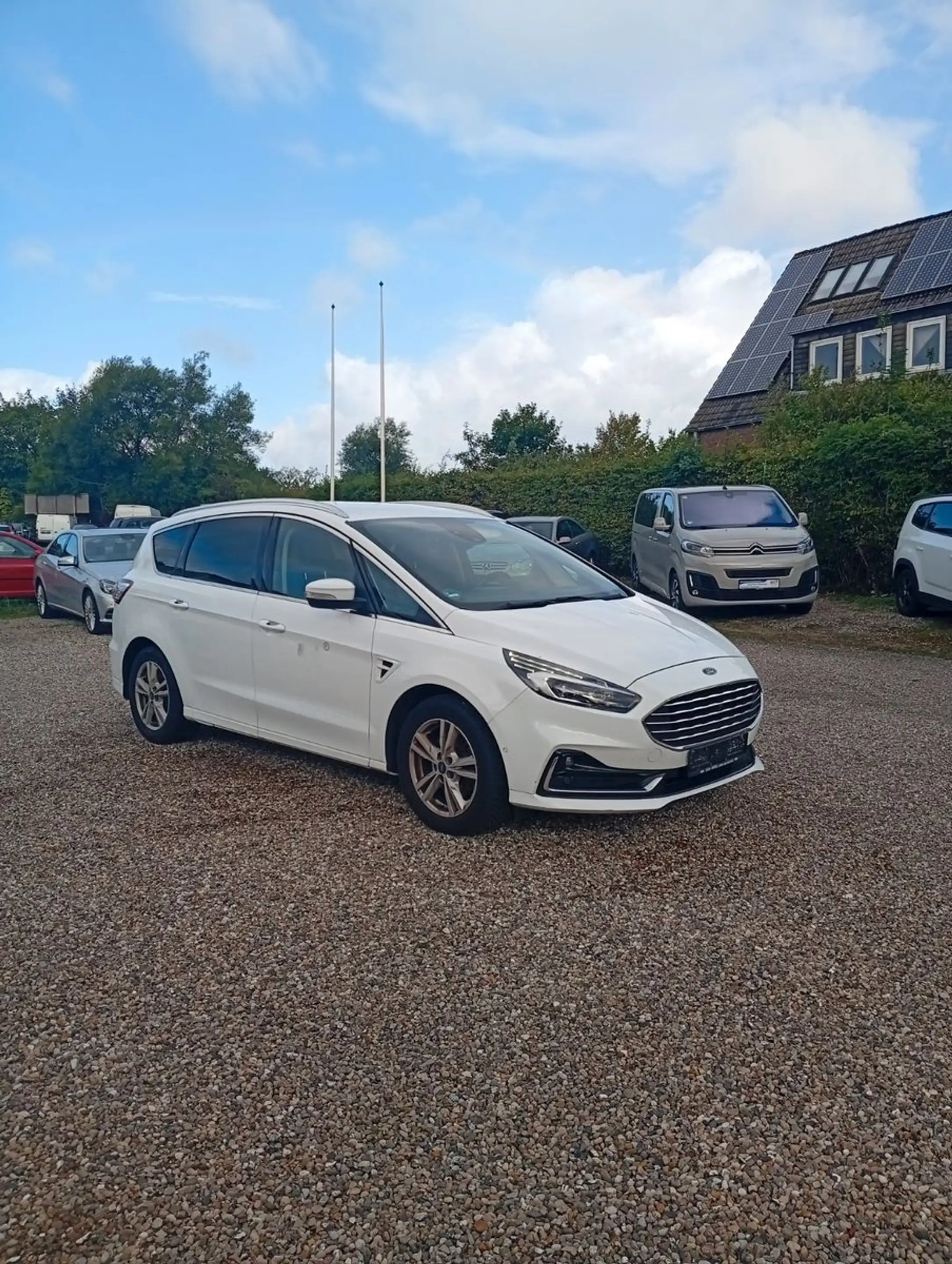 Ford S-Max 2,0 140kW Auto.Navi.RFK.Leder.AHK.LED — photo 6