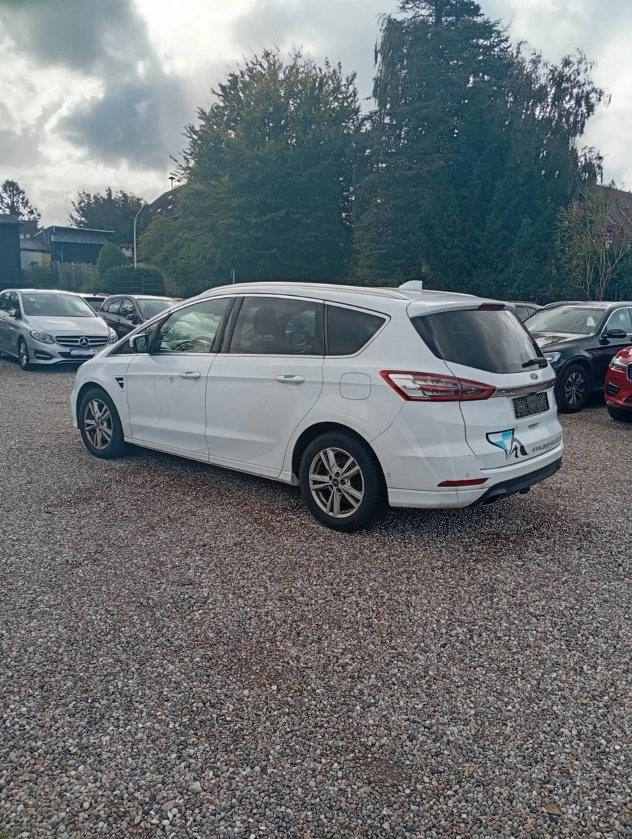 Ford S-Max 2,0 140kW Auto.Navi.RFK.Leder.AHK.LED — photo 3