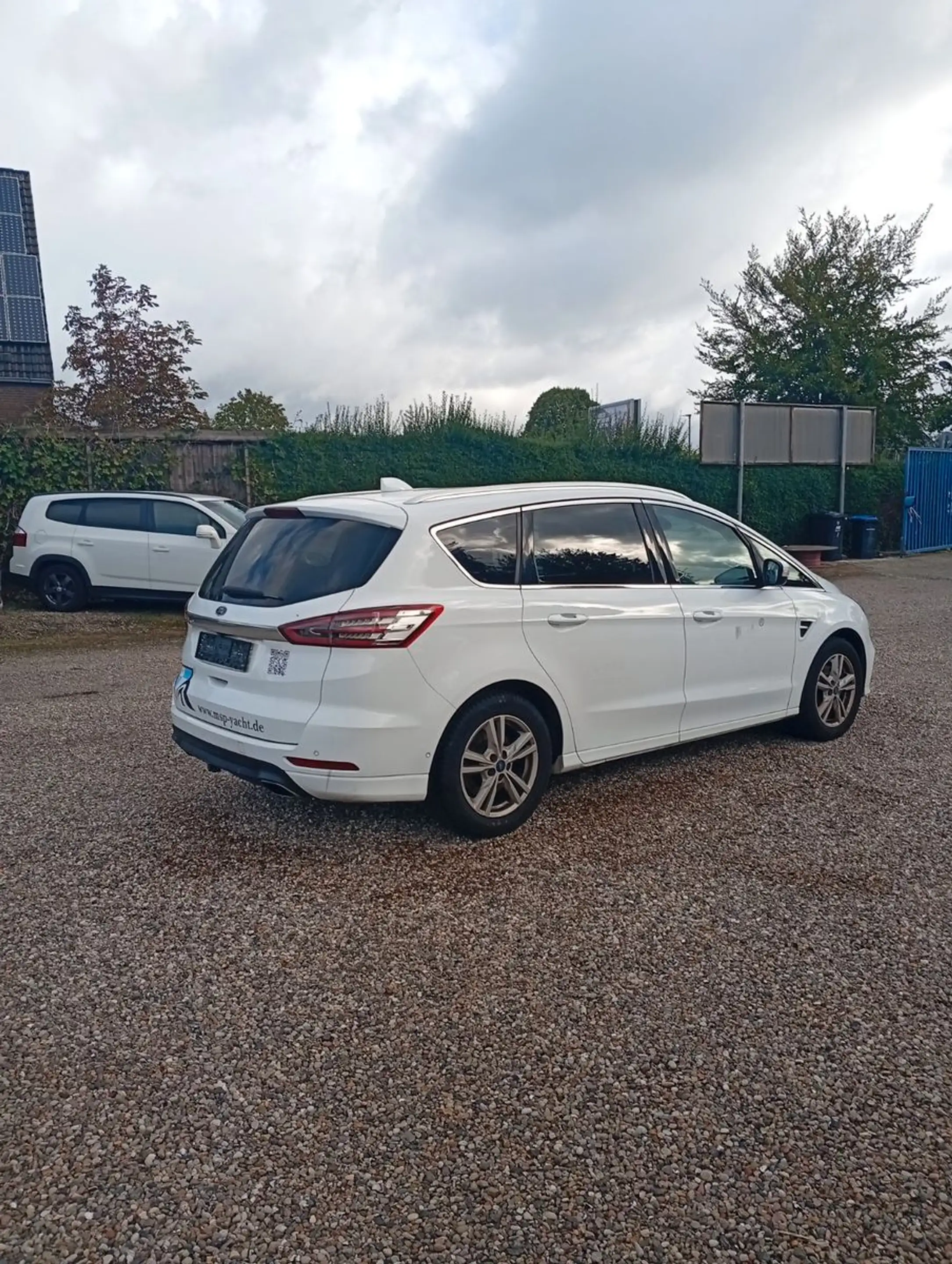 Ford S-Max 2,0 140kW Auto.Navi.RFK.Leder.AHK.LED — photo 5