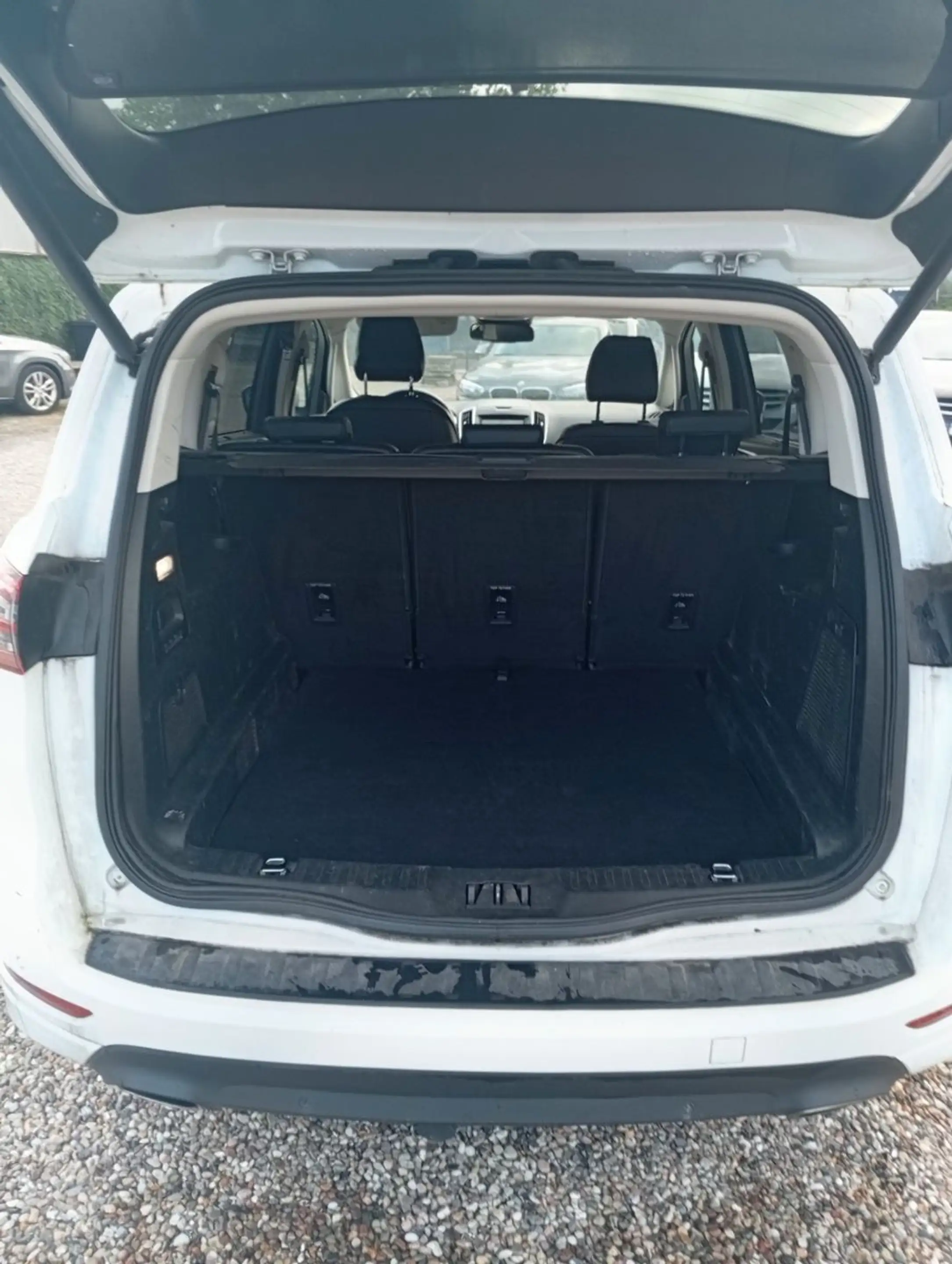Ford S-Max 2,0 140kW Auto.Navi.RFK.Leder.AHK.LED — photo 9