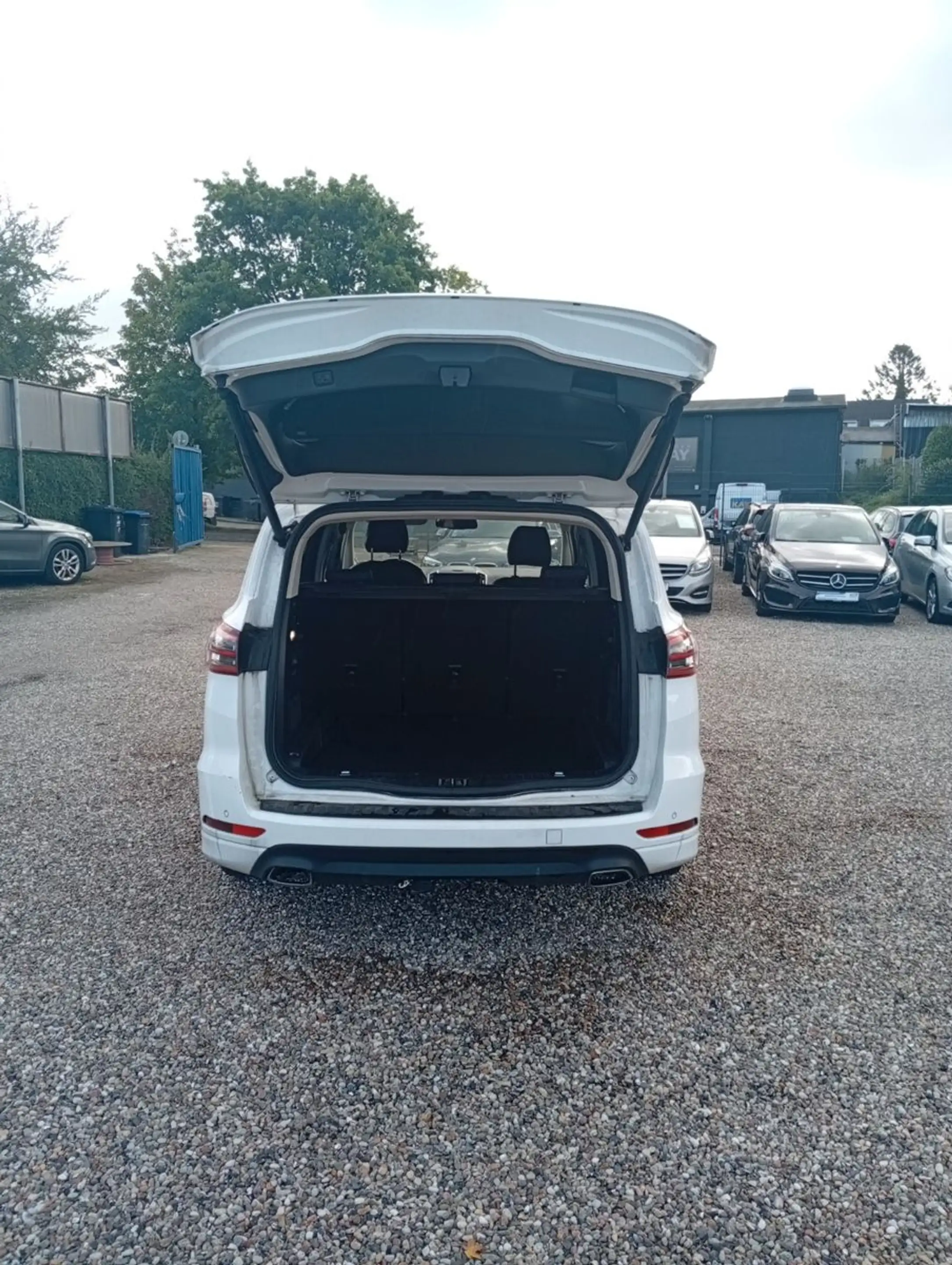 Ford S-Max 2,0 140kW Auto.Navi.RFK.Leder.AHK.LED — photo 8