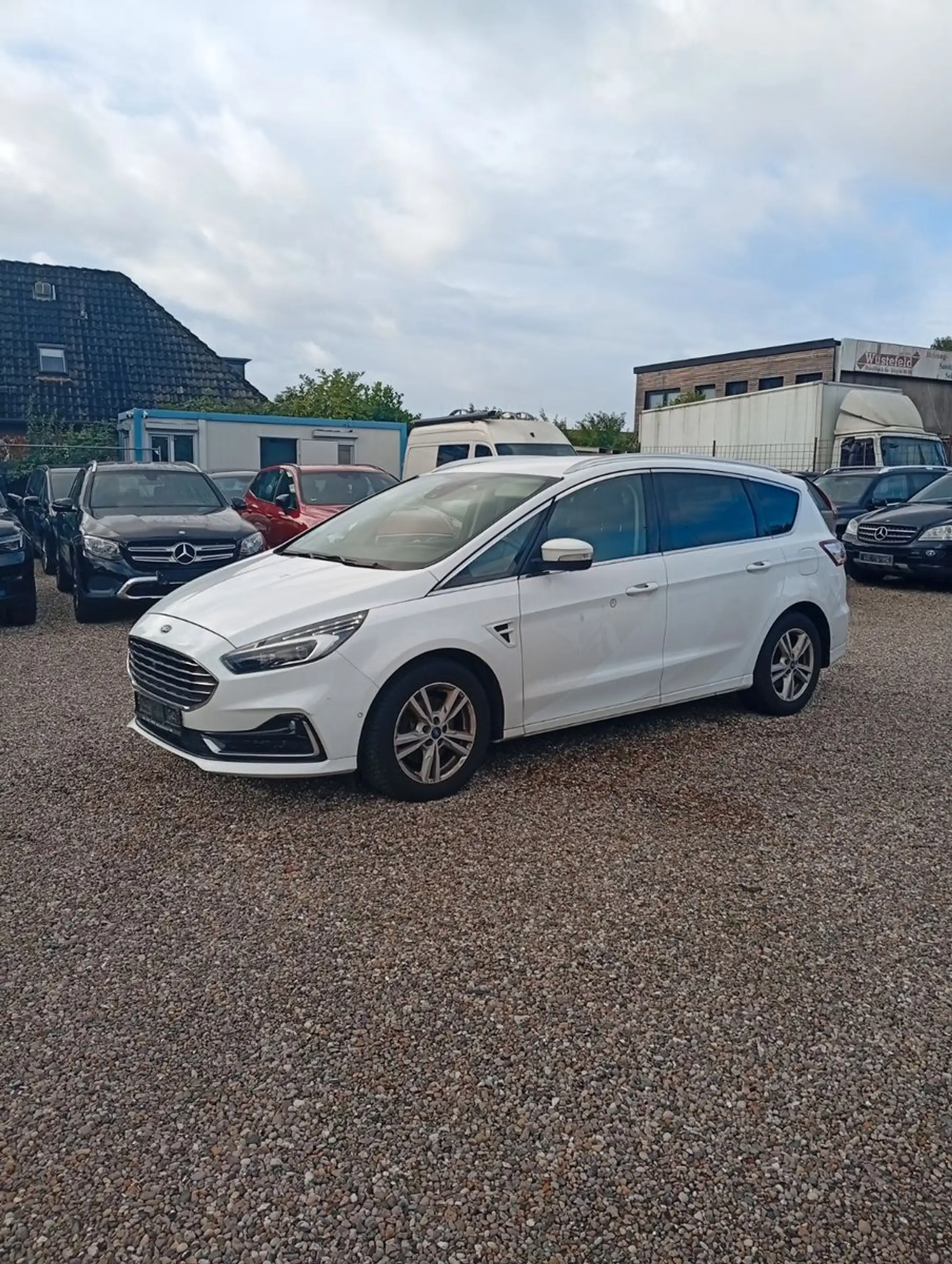 Ford S-Max 2,0 140kW Auto.Navi.RFK.Leder.AHK.LED — photo 2