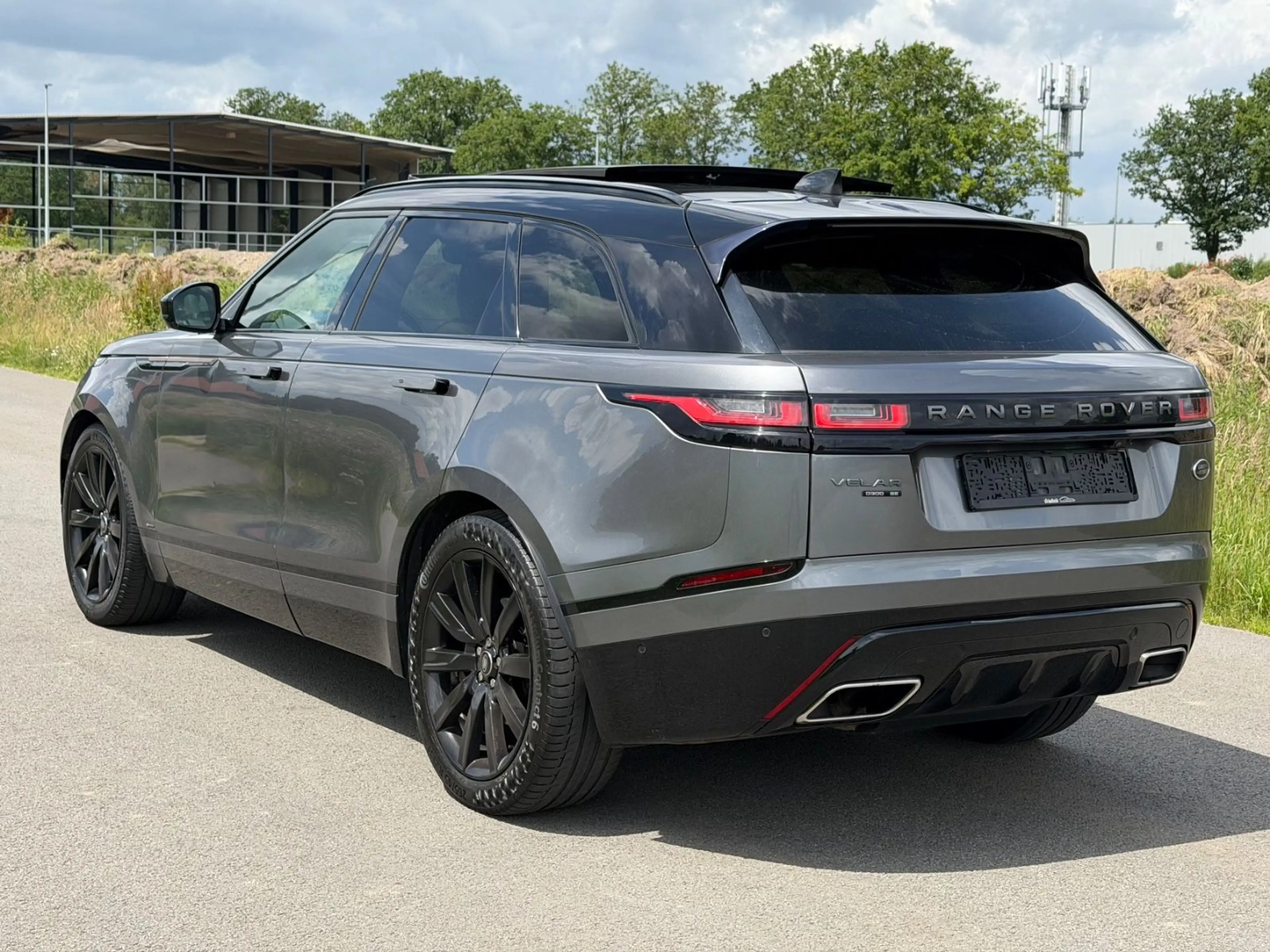 Land Rover Range Rover Velar 3.0 V6 AWD R-Dynamic Pano Voll — photo 3
