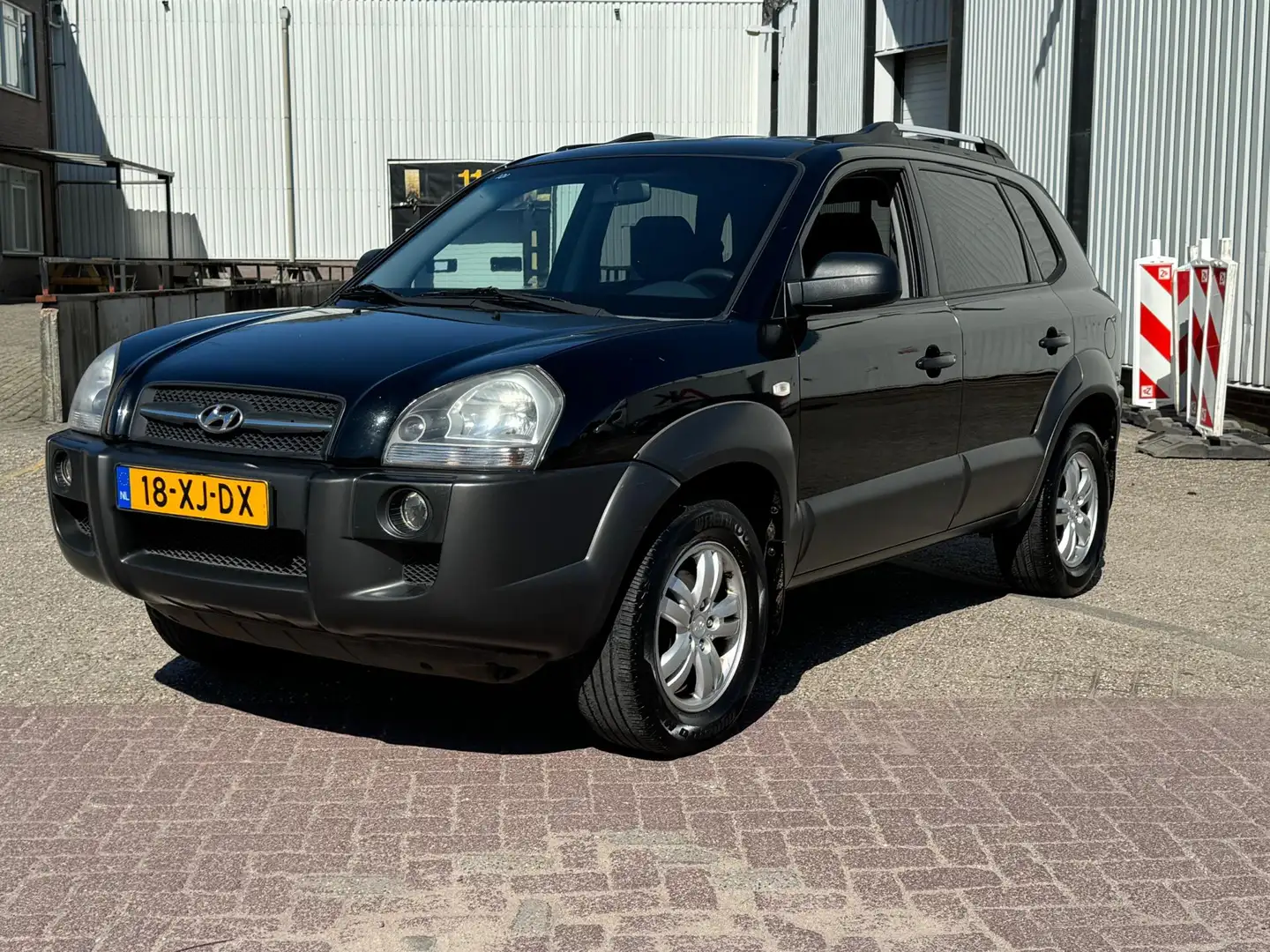 Hyundai TUCSON 2.0i Active Joy Airco PDC Trekhaak Lmv Zwart - 2
