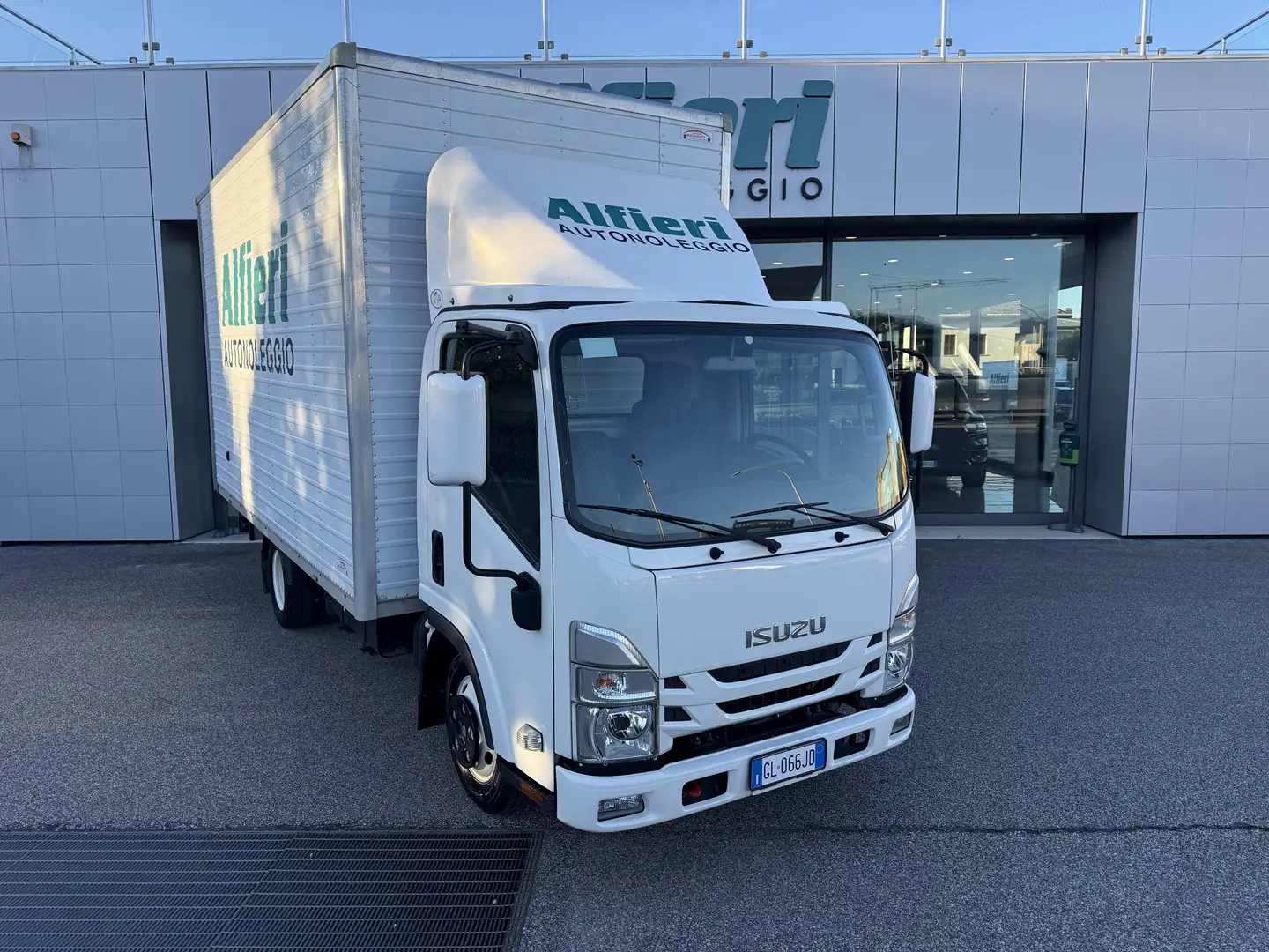 Isuzu N35 M21 Container 120cv E6D 4500x2060x2300 kg 1000 Weiß - 1