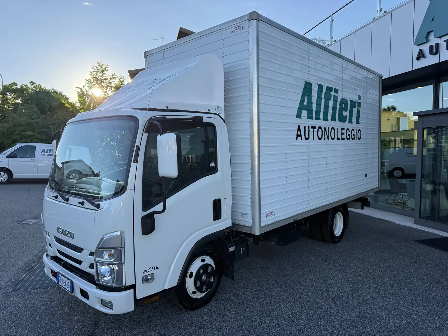 Isuzu N35 M21 Container 120cv E6D 4500x2060x2300 kg 1000 Weiß - 2