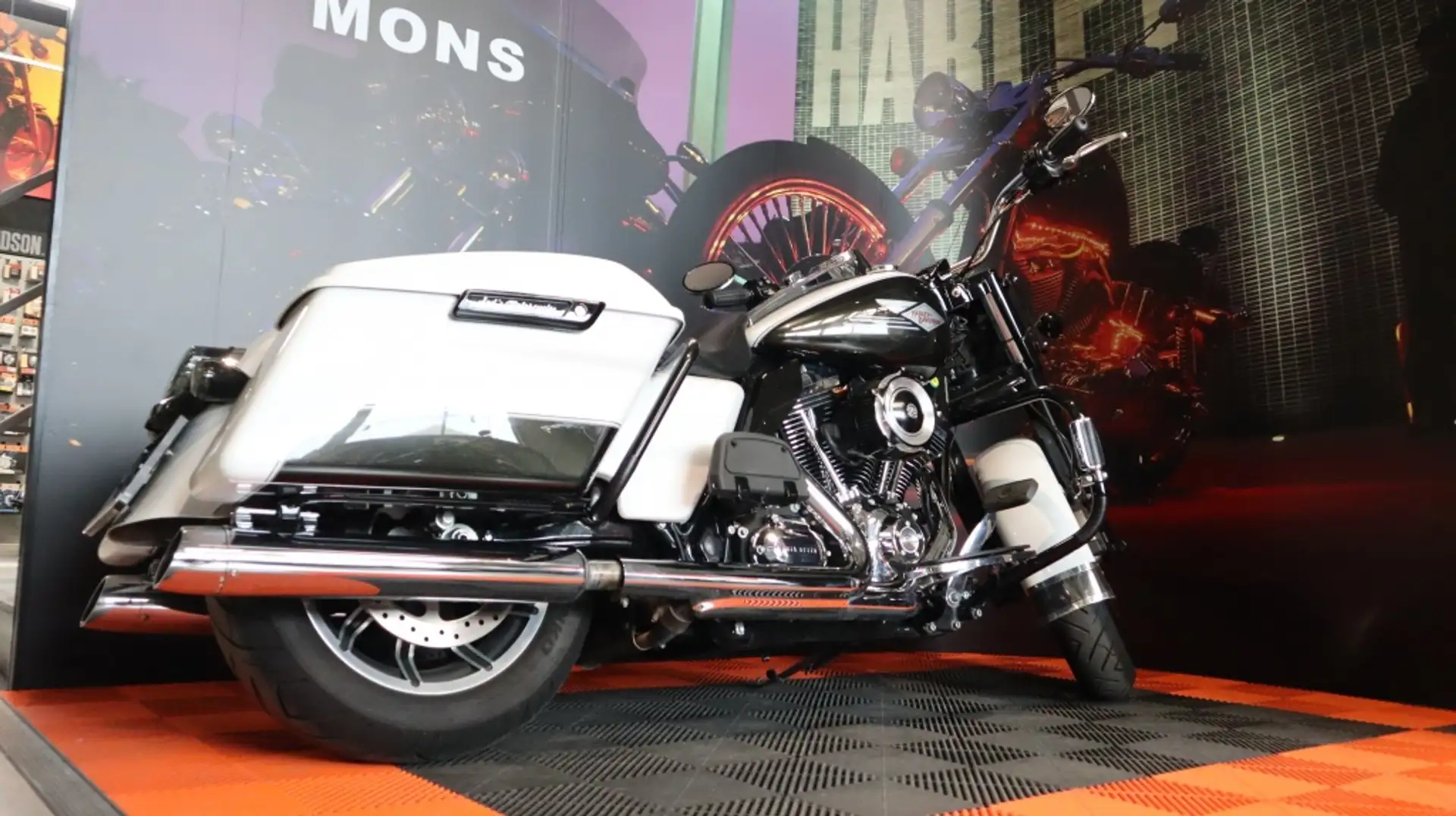 Harley-Davidson Road King Chopper Černá - 1