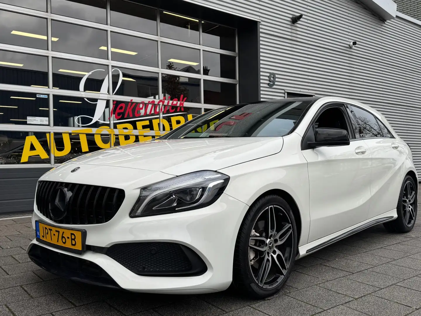 Mercedes-Benz A 160 160S AMG Sport Edition - Panorama dak I Navigatie Wit - 1
