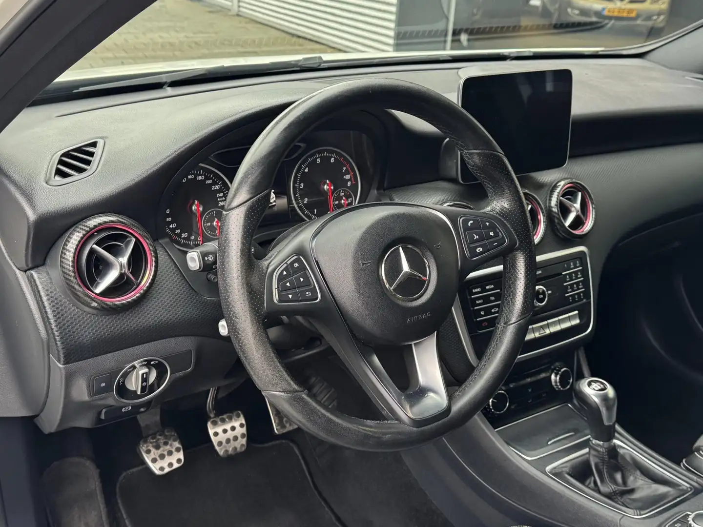 Mercedes-Benz A 160 160S AMG Sport Edition - Panorama dak I Navigatie Wit - 2