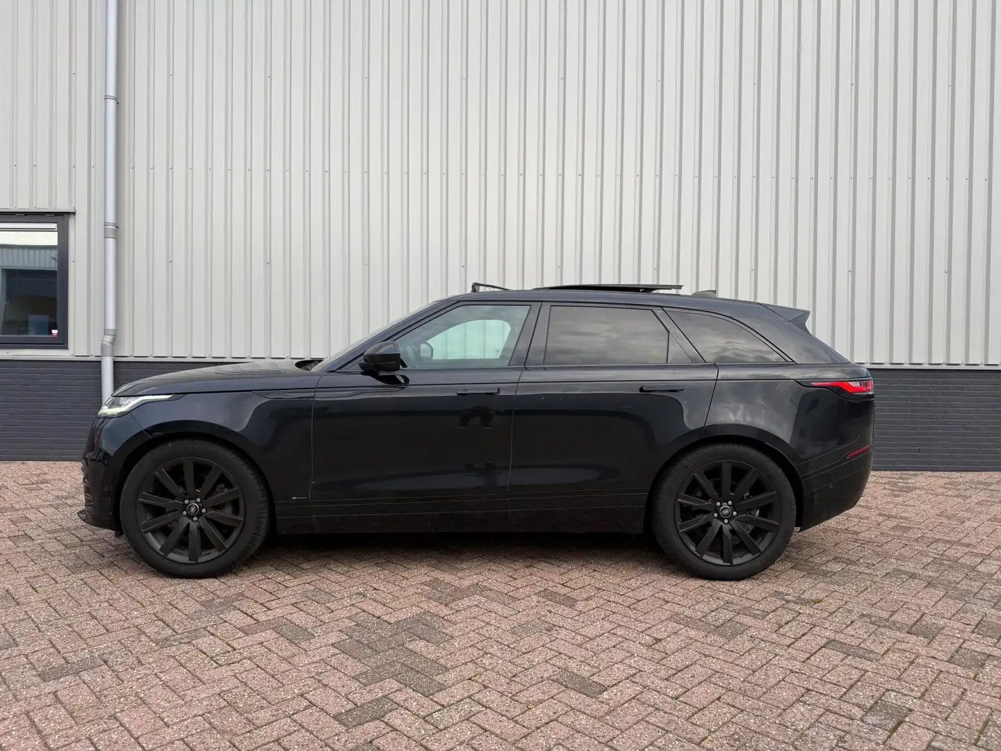 Land Rover Range Rover Velar P300 R-Dynamic HSE Black Edition Noir - 2