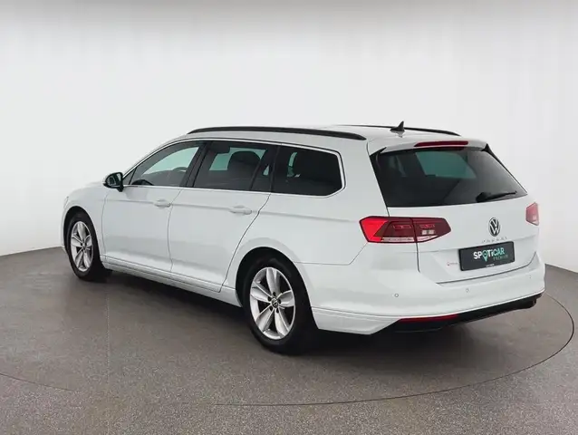 Volkswagen Passat view 5