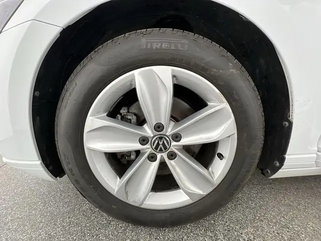 Volkswagen Passat view 6