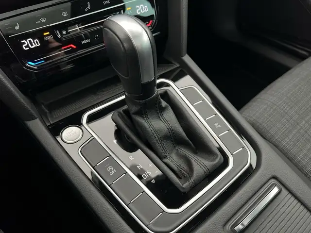 Volkswagen Passat view 15