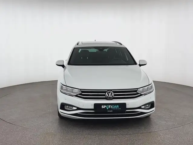Volkswagen Passat view 2