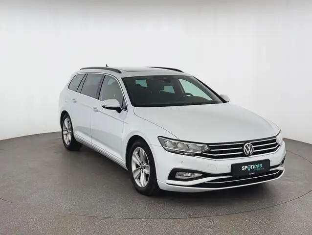 Volkswagen Passat view 3