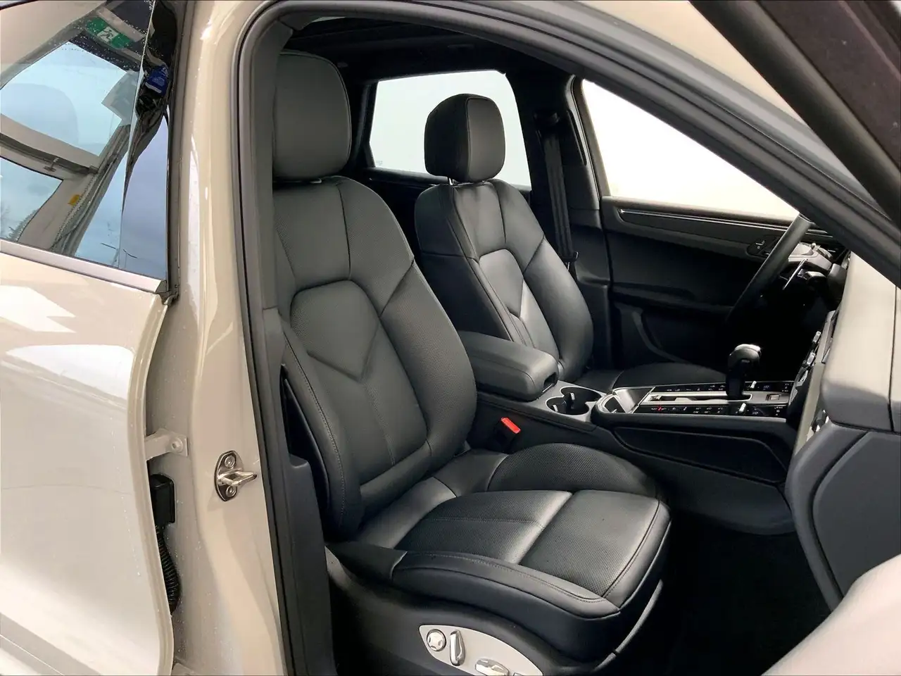 Porsche Macan снимка Porsche Macan