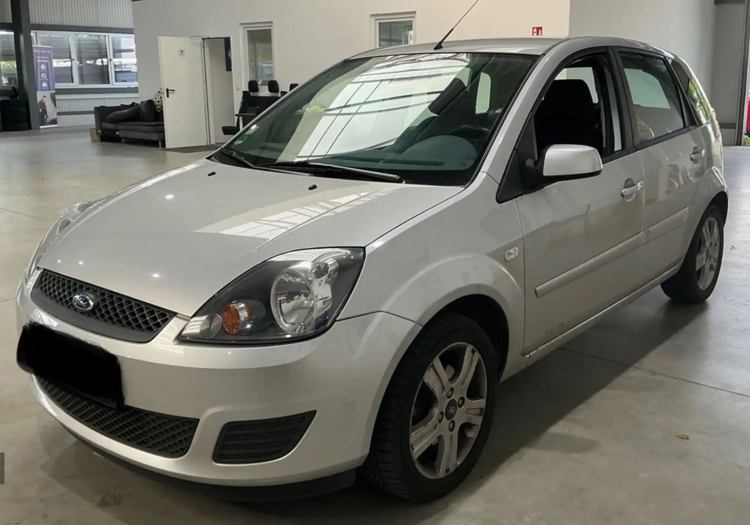Ford Fiesta Style Silber - 2