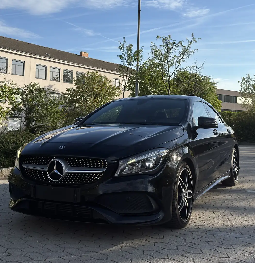 Mercedes-Benz CLA 200 AMG-Line Schwarz - 1