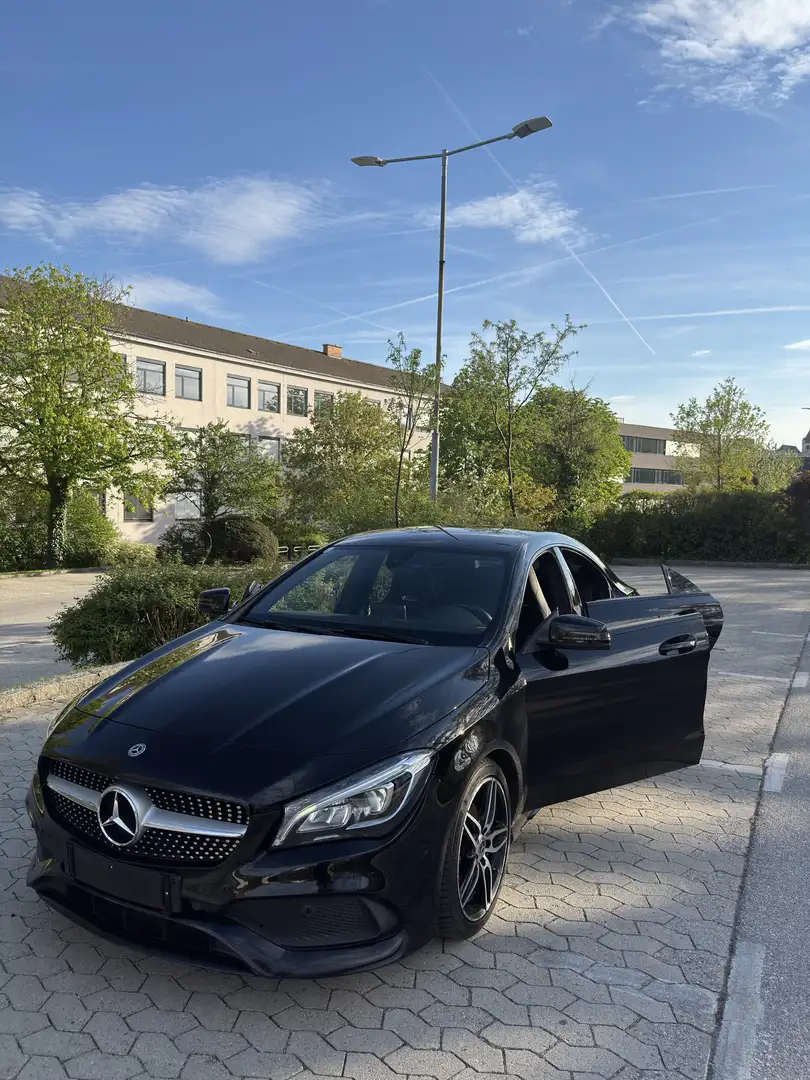 Mercedes-Benz CLA 200 AMG-Line Schwarz - 2