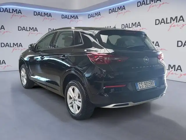 Opel Grandland view 3