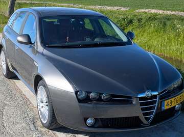 159 1.9 JTS Distinctive