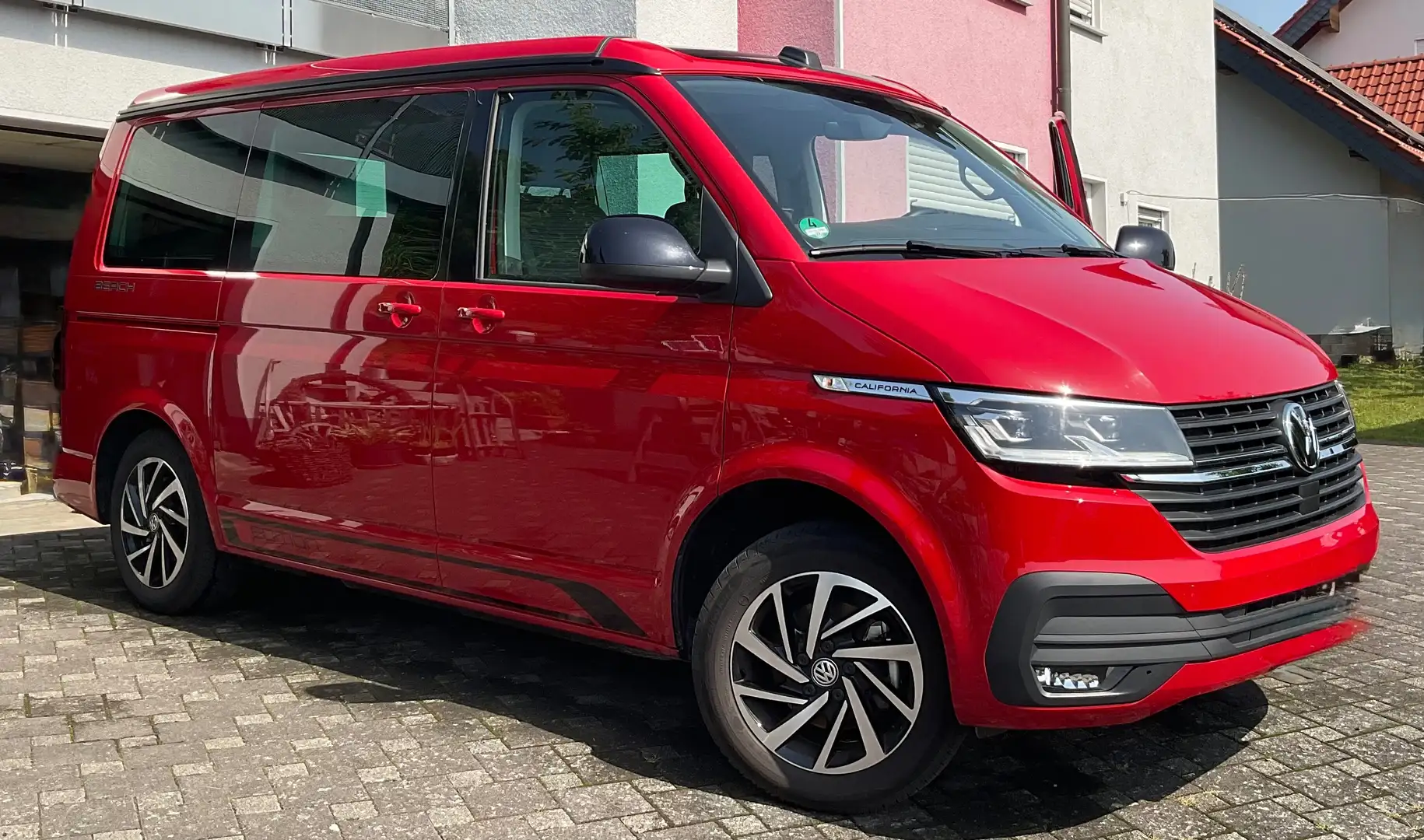 Volkswagen T6.1 California California T6.1 DSG Beach Edition*NAVI*AUT*AHK*LED Rot - 1