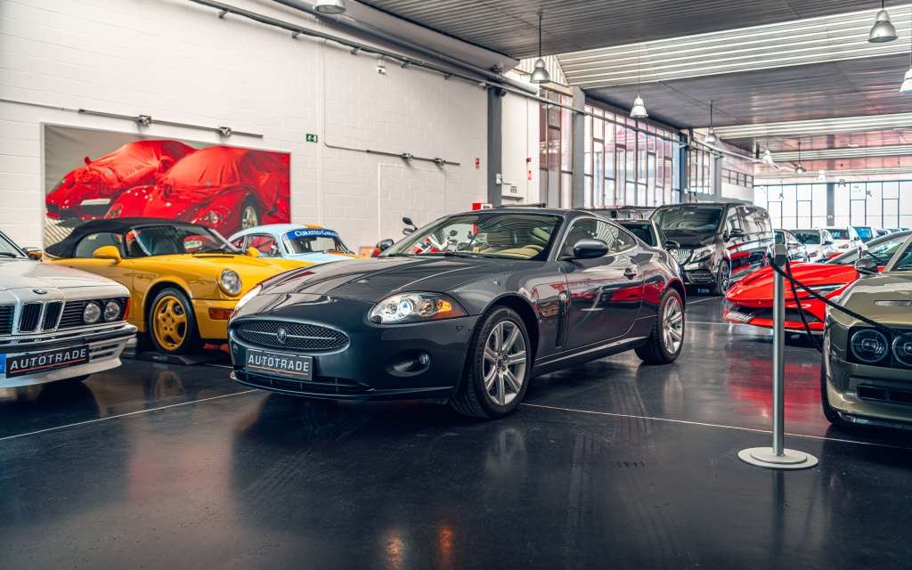 Jaguar XK Coupé 4.2L V8 Aut. - foto 1