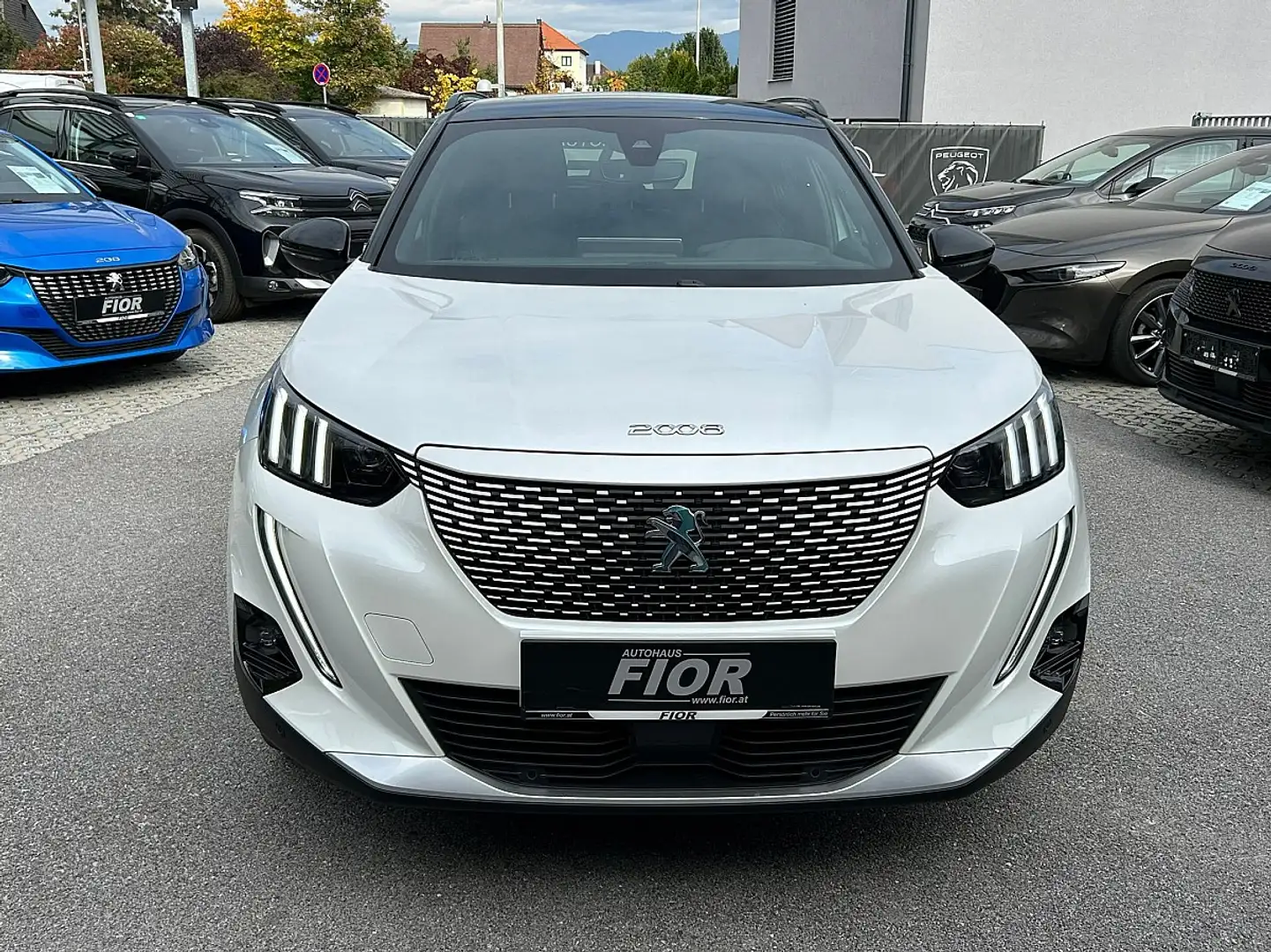 Peugeot e-2008 50kWh GT Weiß - 2