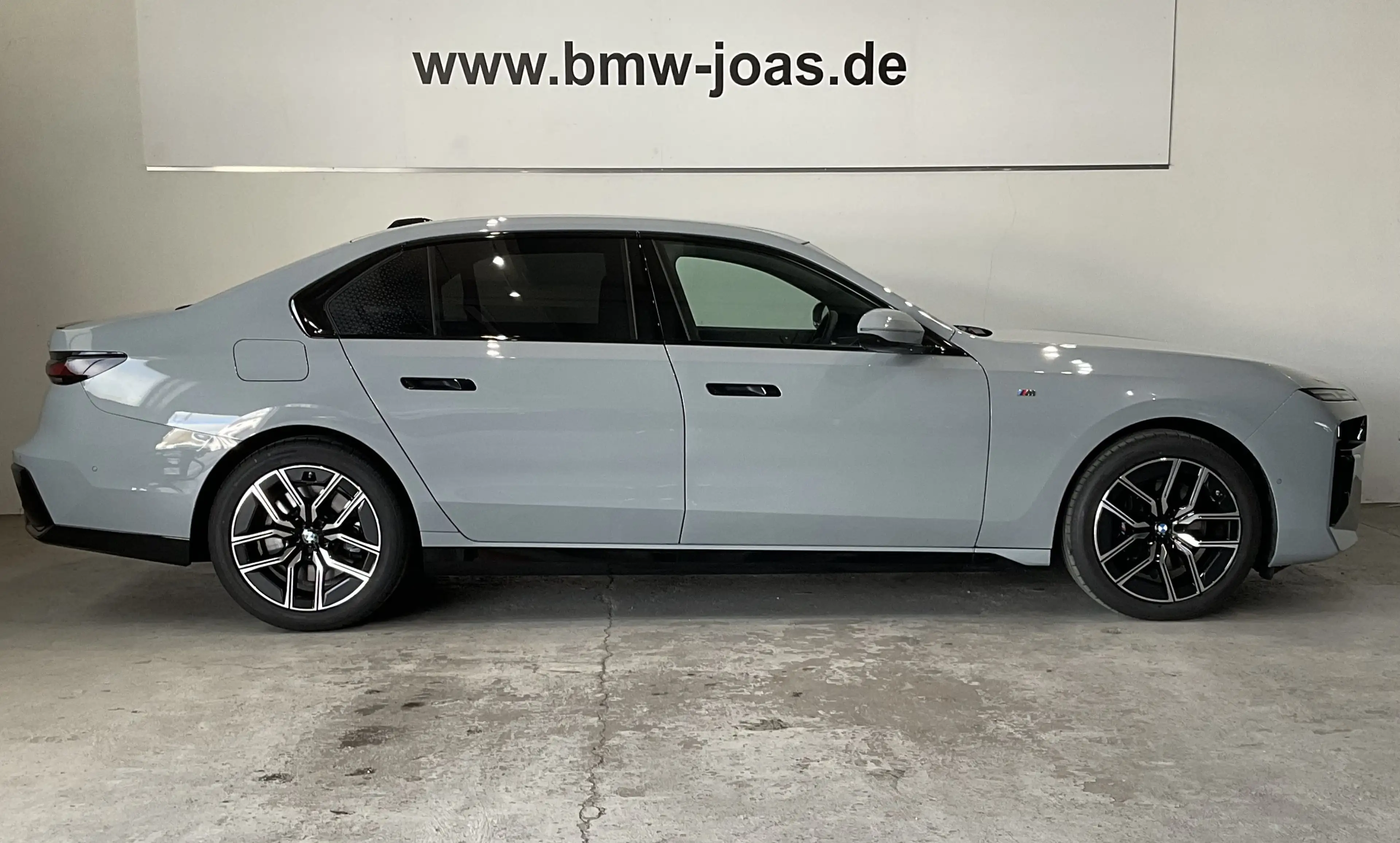 BMW 740 d xDrive | — photo 11