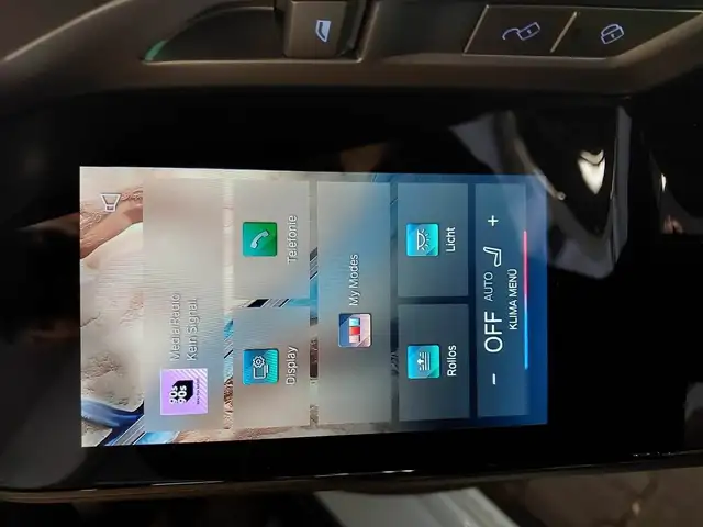 BMW 7 Series view 9