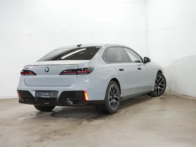 BMW 7 Series view 2