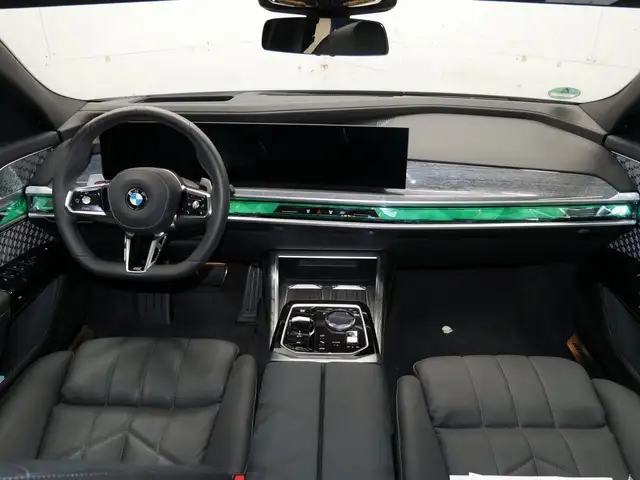 BMW 7 Series view 3