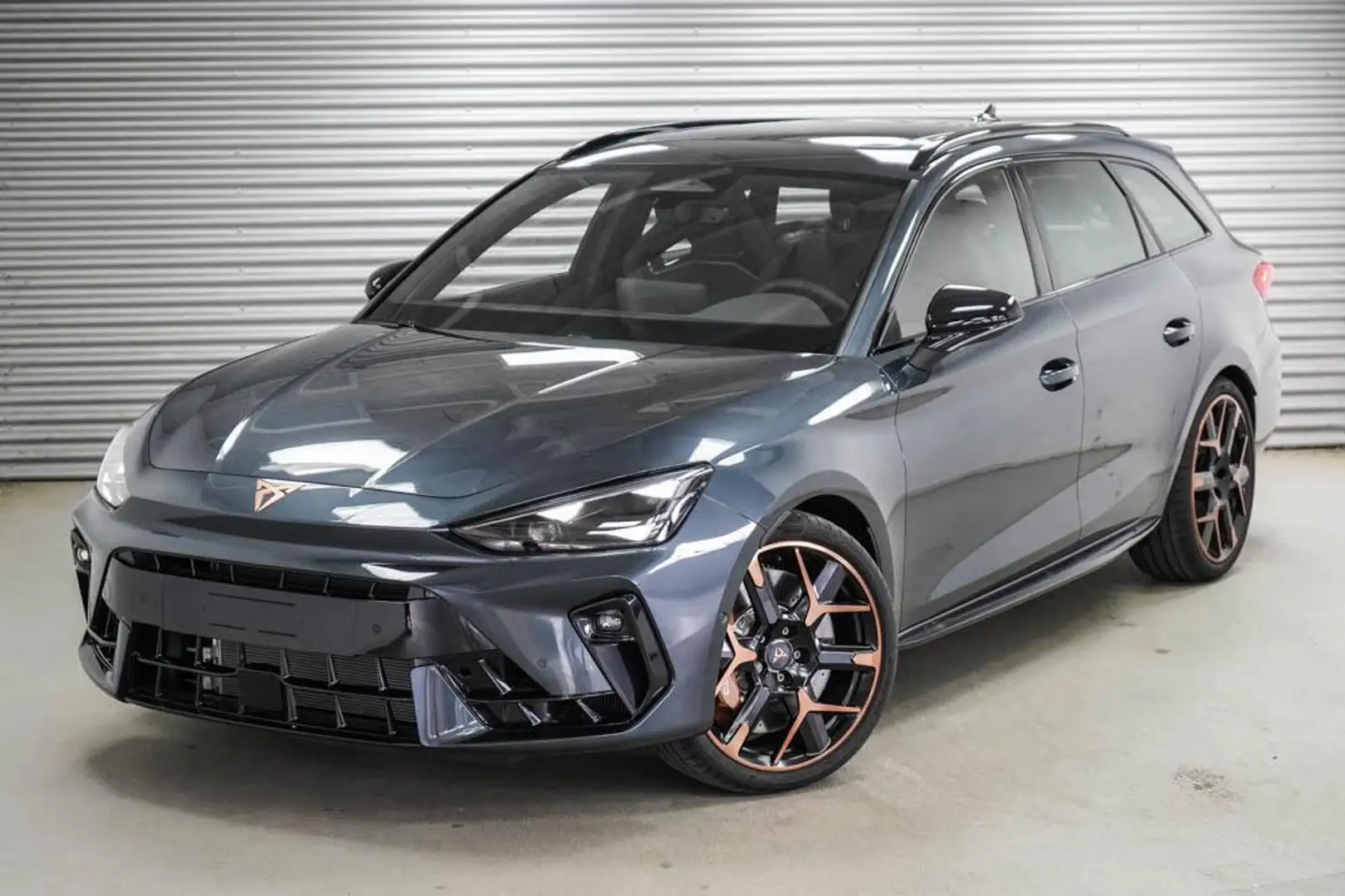 CUPRA Leon Sportstourer ST 2,0 TSI DSG 4Drive VZ Extreme -... Grau - 1
