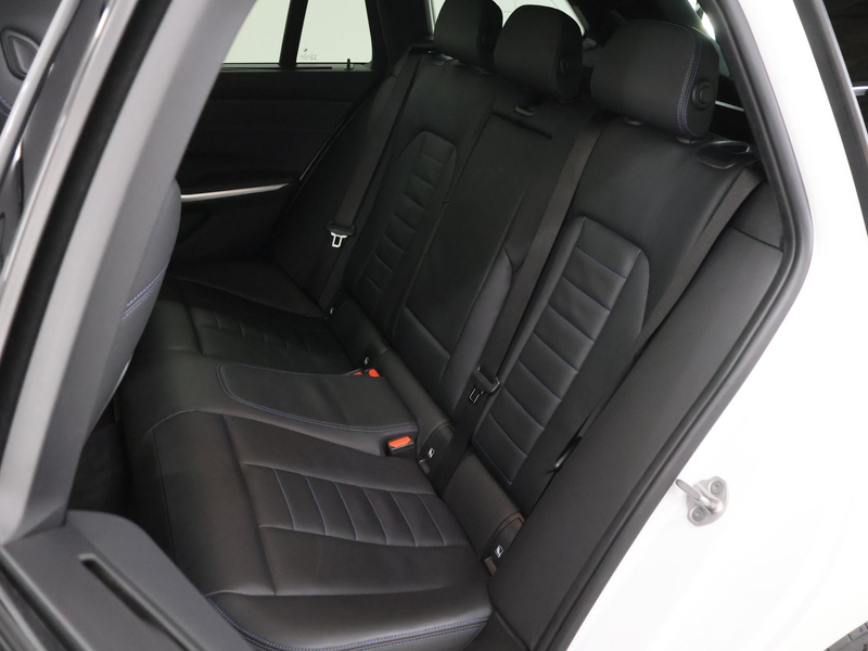 BMW 330 3-serie Touring 330e M-Sport | SOH 96,1% | Panoram — photo 12